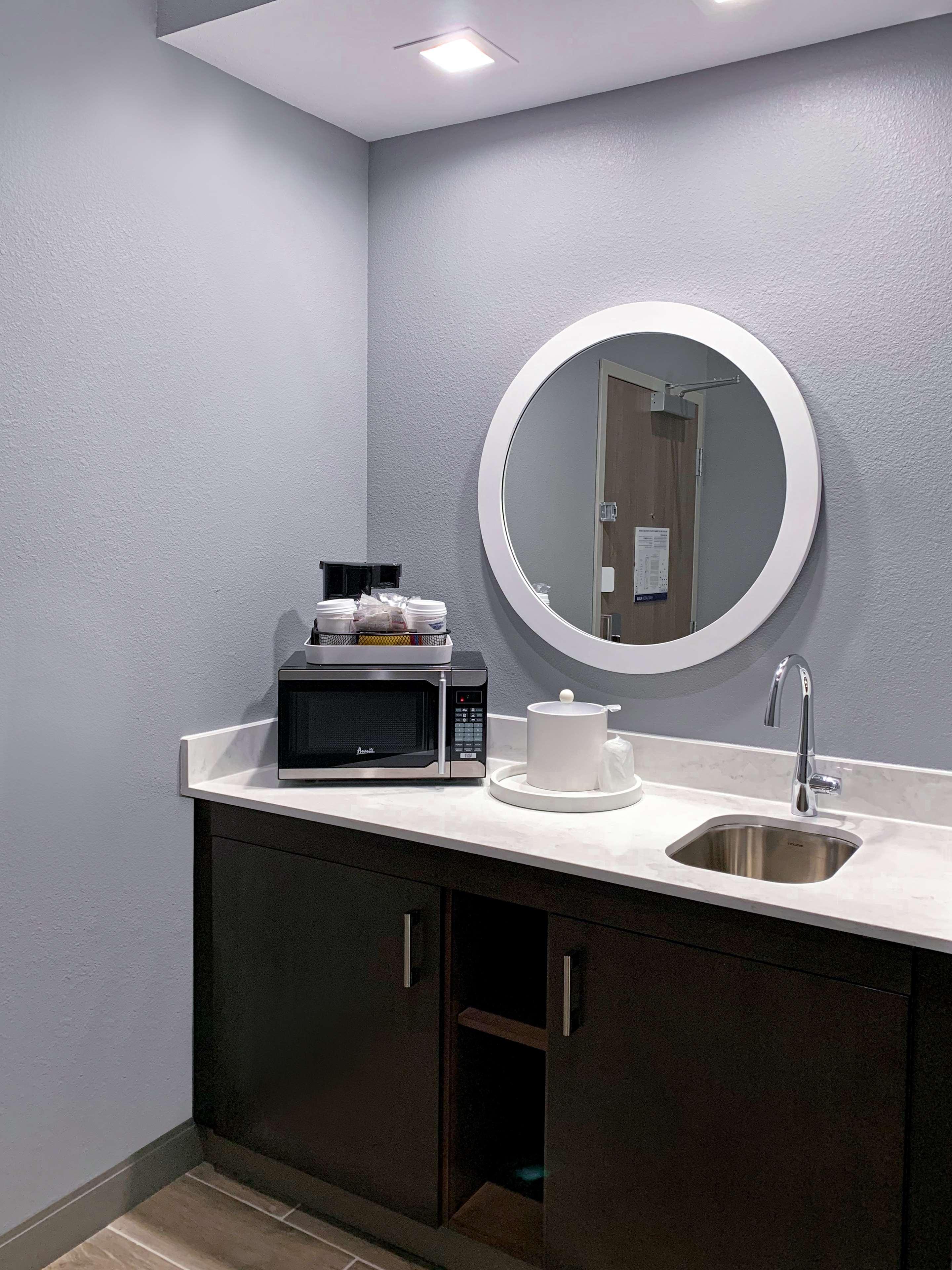 Hampton & East Beltway 8, Tx Hotel Cloverleaf