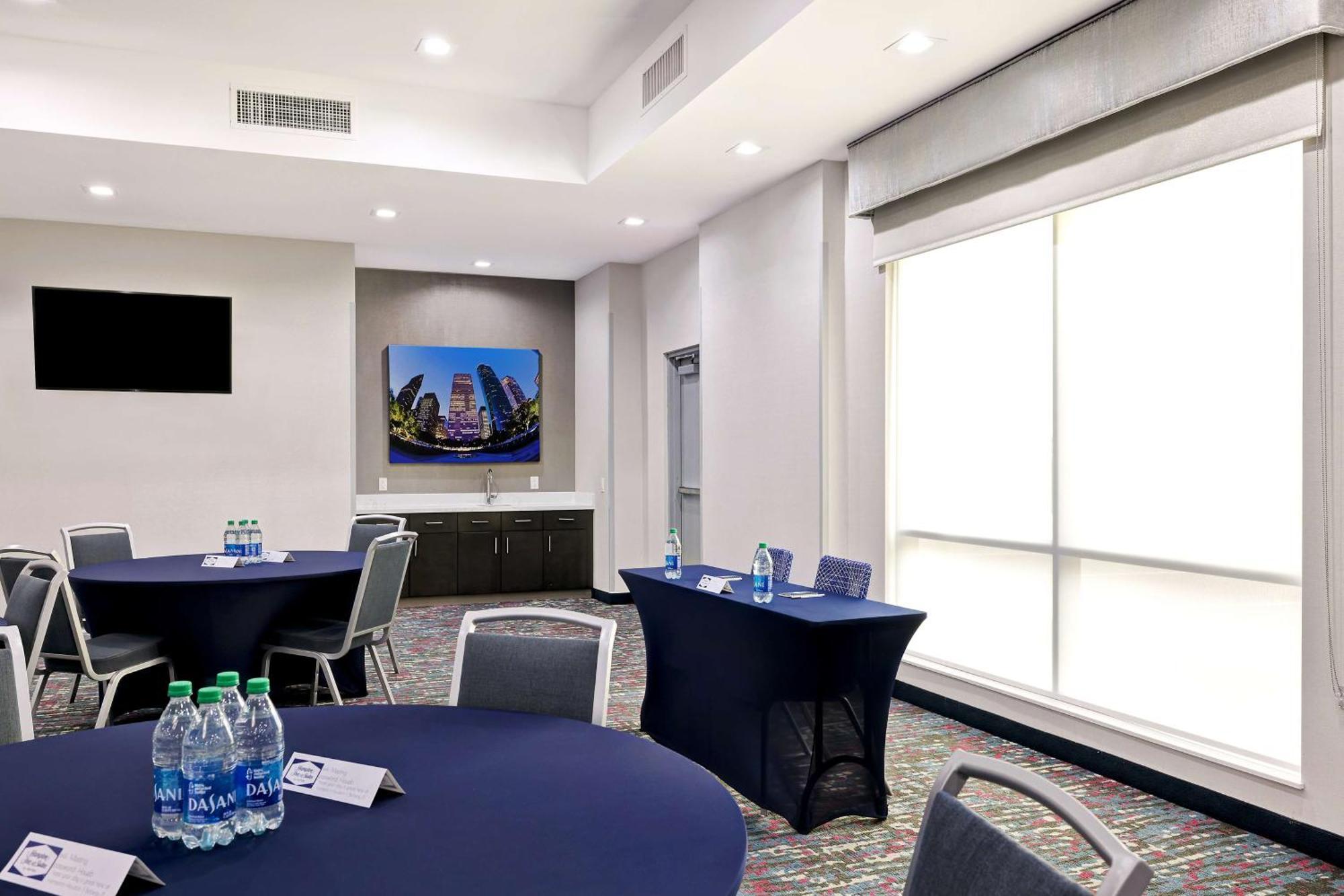 Hampton & East Beltway 8, Tx Hotel Cloverleaf