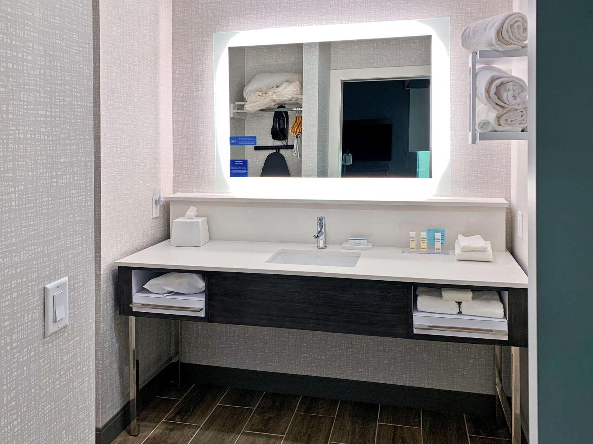 Hampton & East Beltway 8, Tx Hotel Cloverleaf